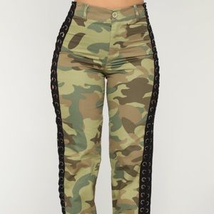 Fashionnova- Lace Up the Camo Cargo Pants (L)